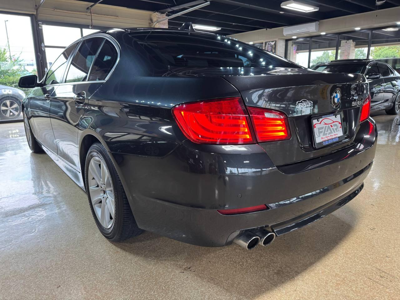 BMW 5 Series 4dr Sdn 528i RWD 2011