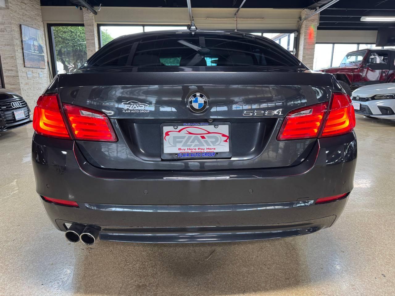 BMW 5 Series 4dr Sdn 528i RWD 2011