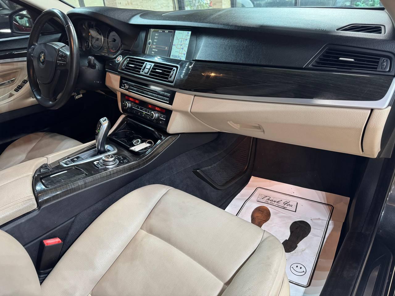 BMW 5 Series 4dr Sdn 528i RWD 2011