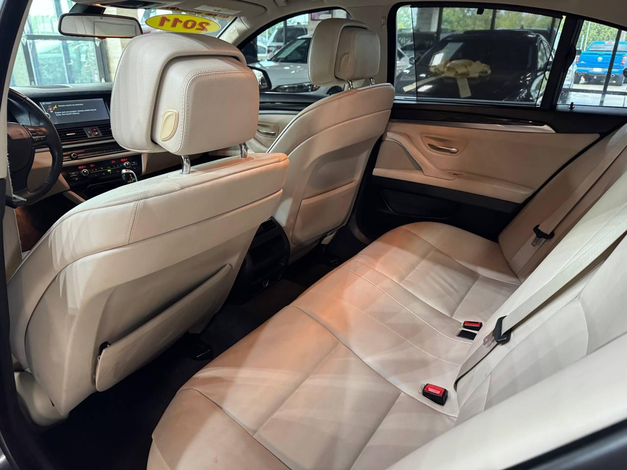 BMW 5 Series 4dr Sdn 528i RWD 2011