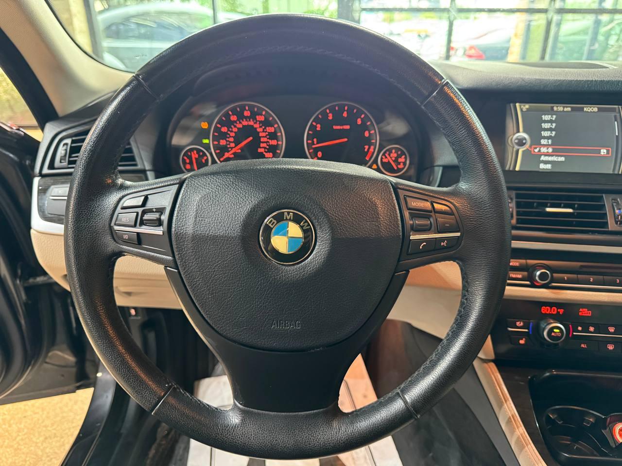 BMW 5 Series 4dr Sdn 528i RWD 2011