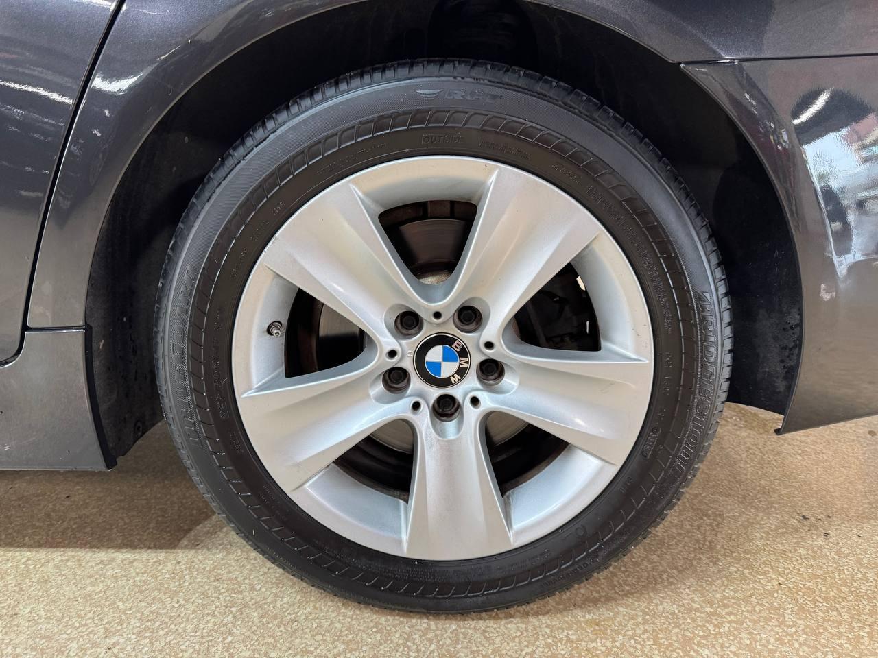 BMW 5 Series 4dr Sdn 528i RWD 2011