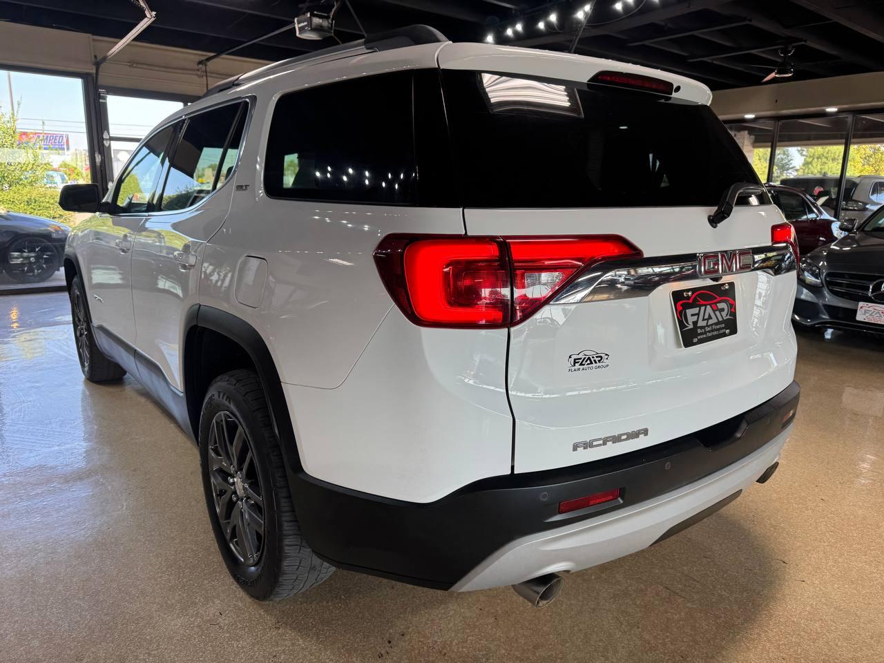 GMC Acadia FWD 4dr SLT w/SLT-1 2019