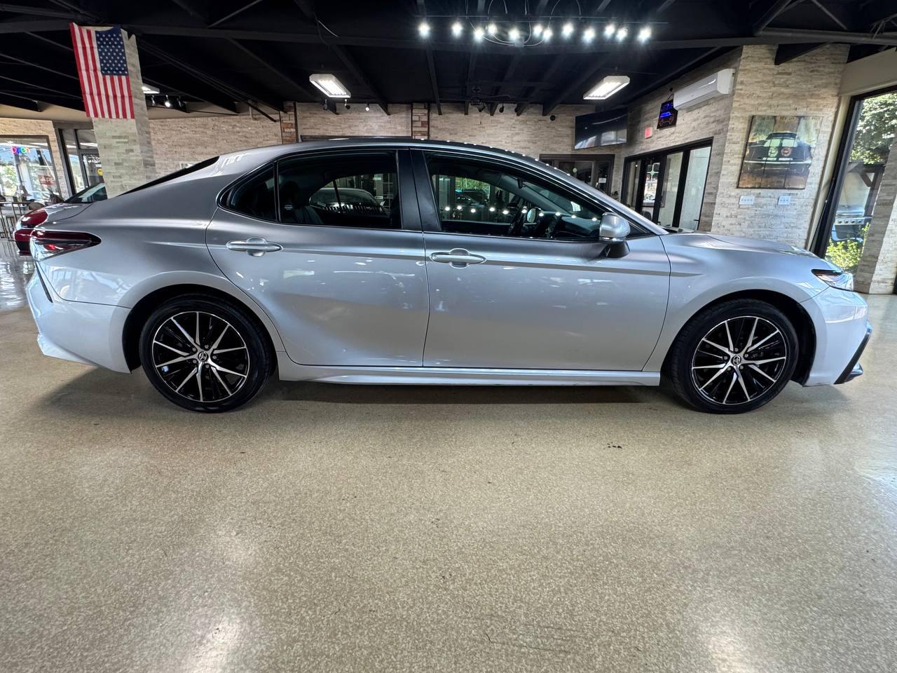 Toyota Camry SE Auto (Natl) 2023