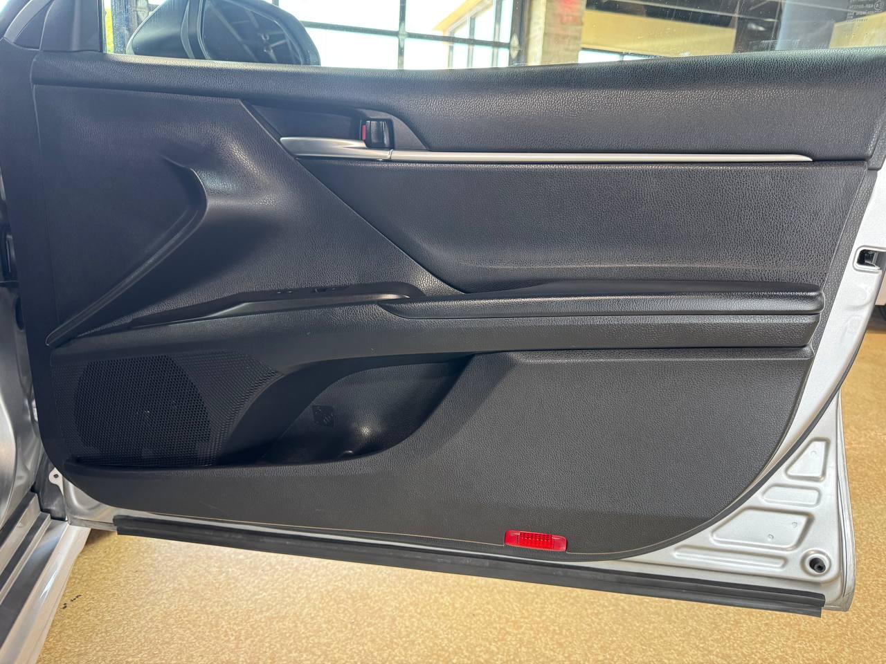 Toyota Camry SE Auto (Natl) 2023
