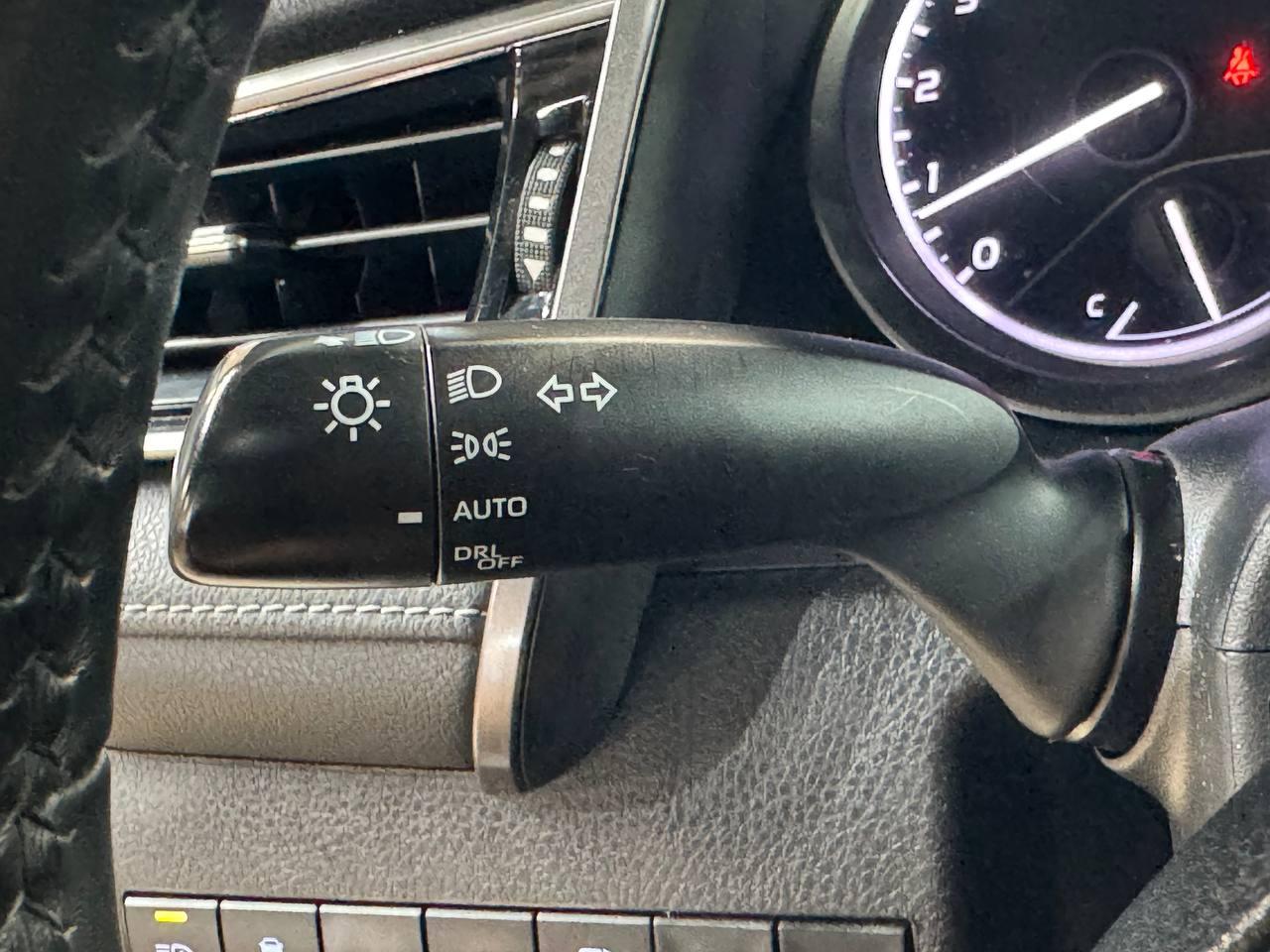 Toyota Camry SE Auto (Natl) 2023