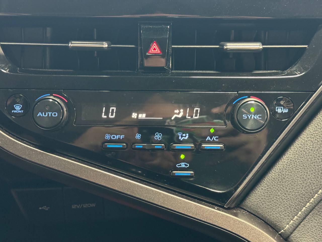 Toyota Camry SE Auto (Natl) 2023