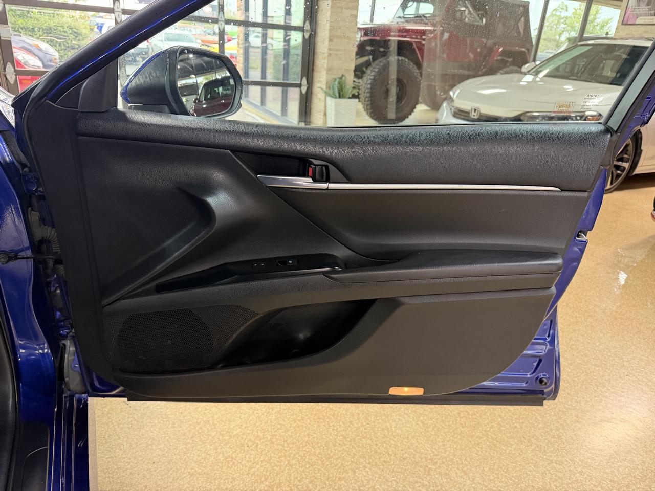 Toyota Camry LE Auto (Natl) 2018