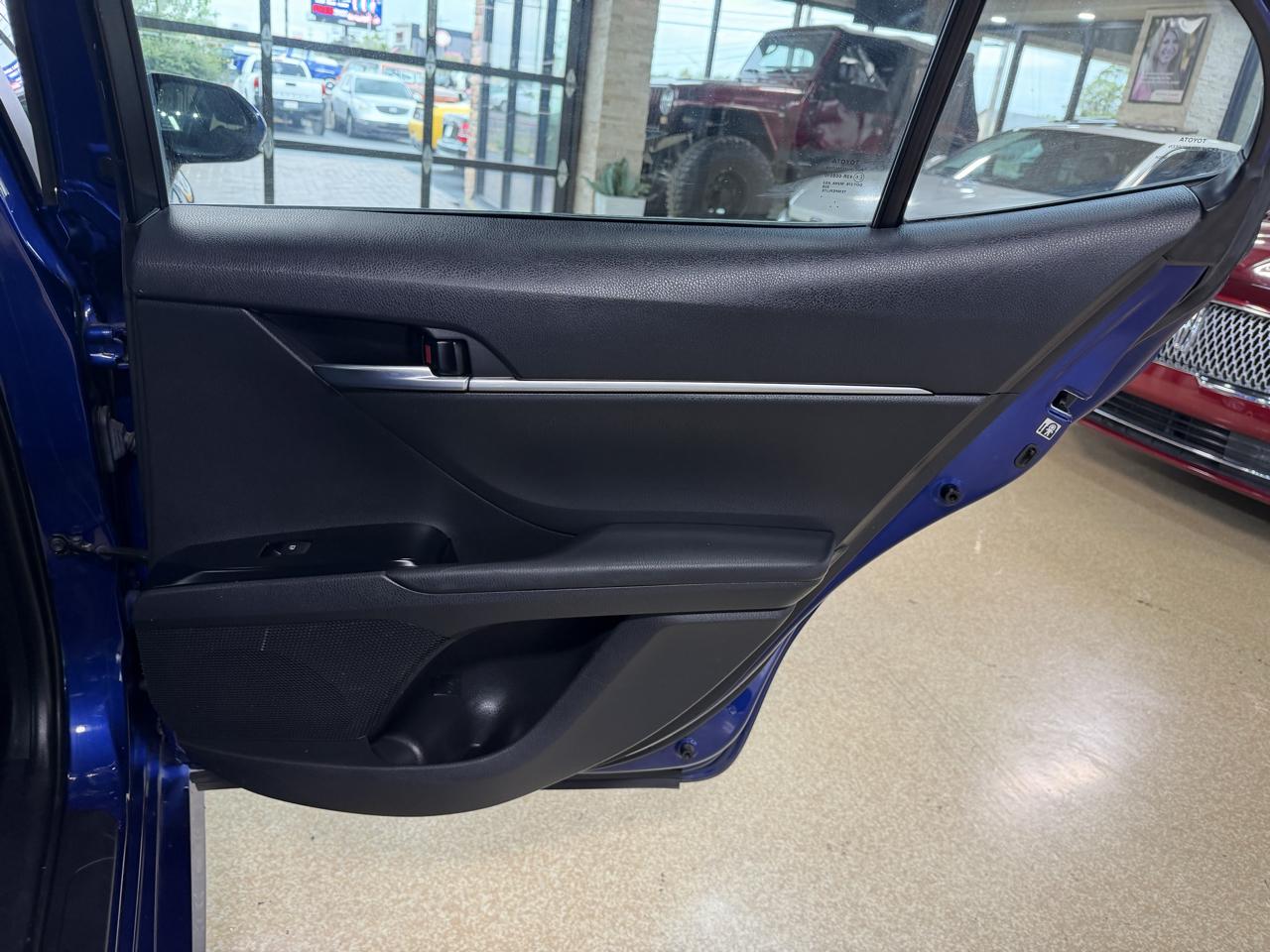 Toyota Camry LE Auto (Natl) 2018