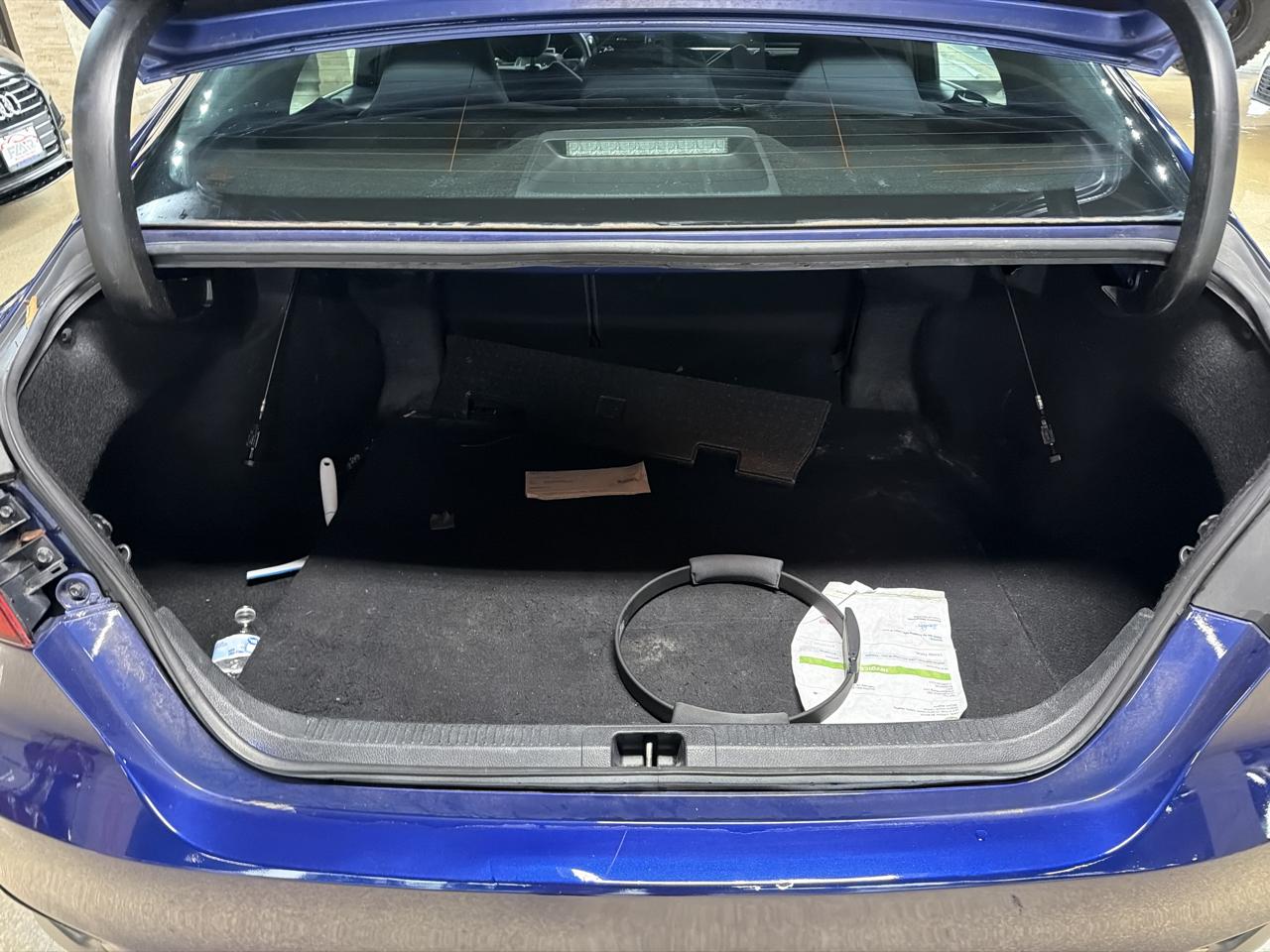Toyota Camry LE Auto (Natl) 2018