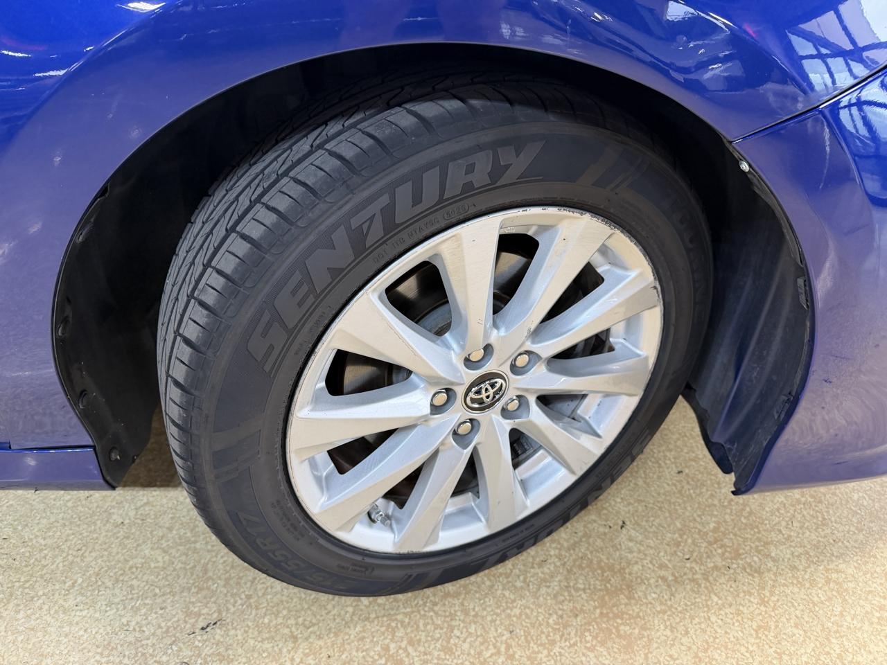Toyota Camry LE Auto (Natl) 2018