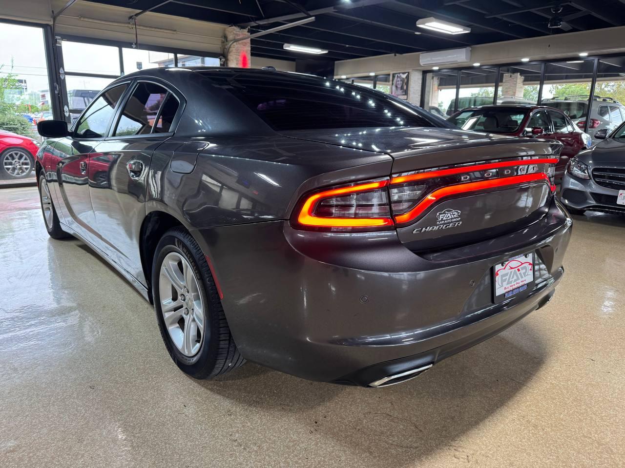Dodge Charger photo 5