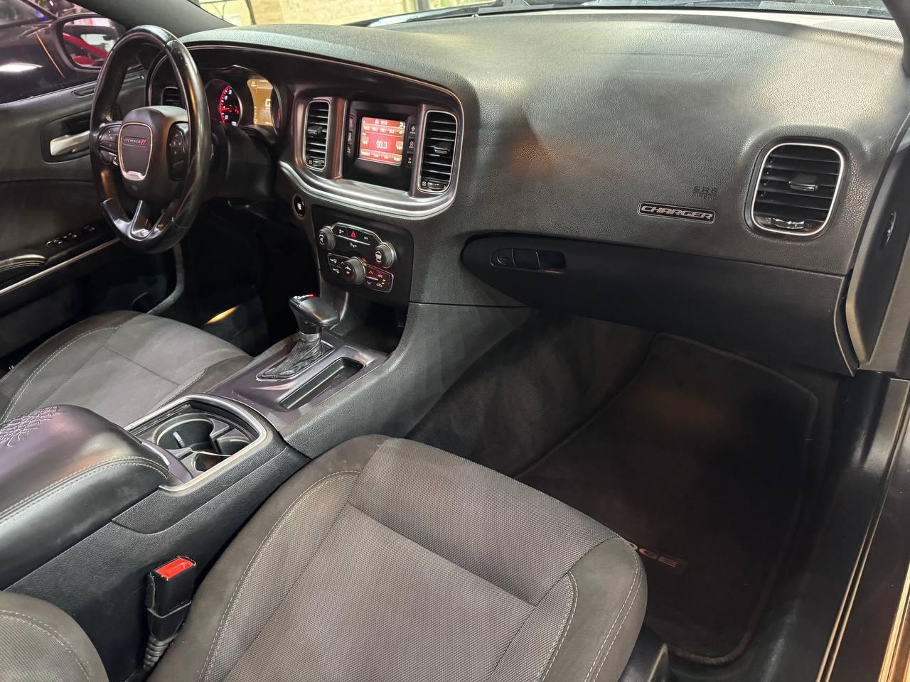Dodge Charger photo 9