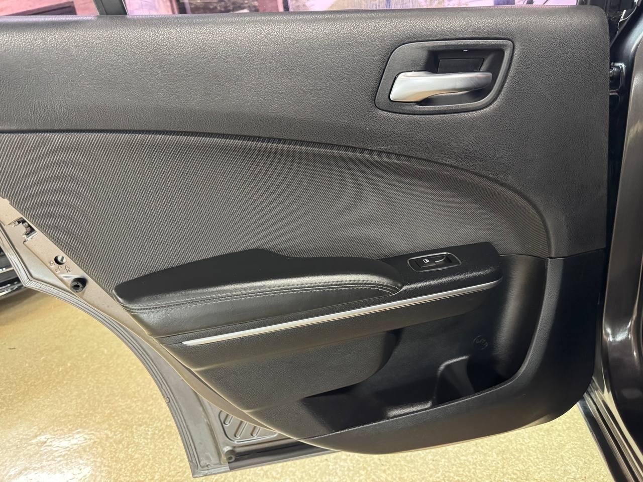 Dodge Charger photo 14