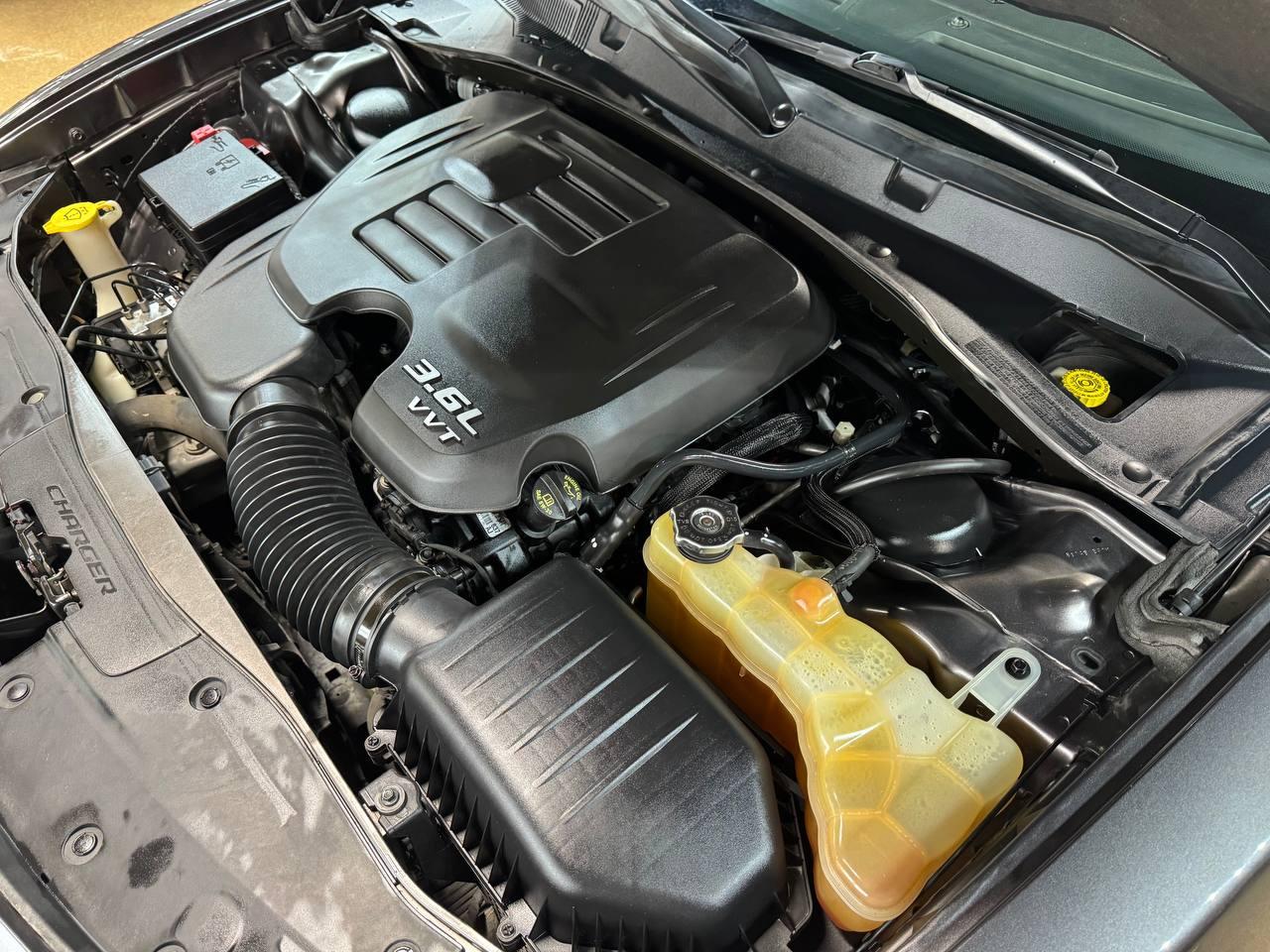 Dodge Charger photo 33