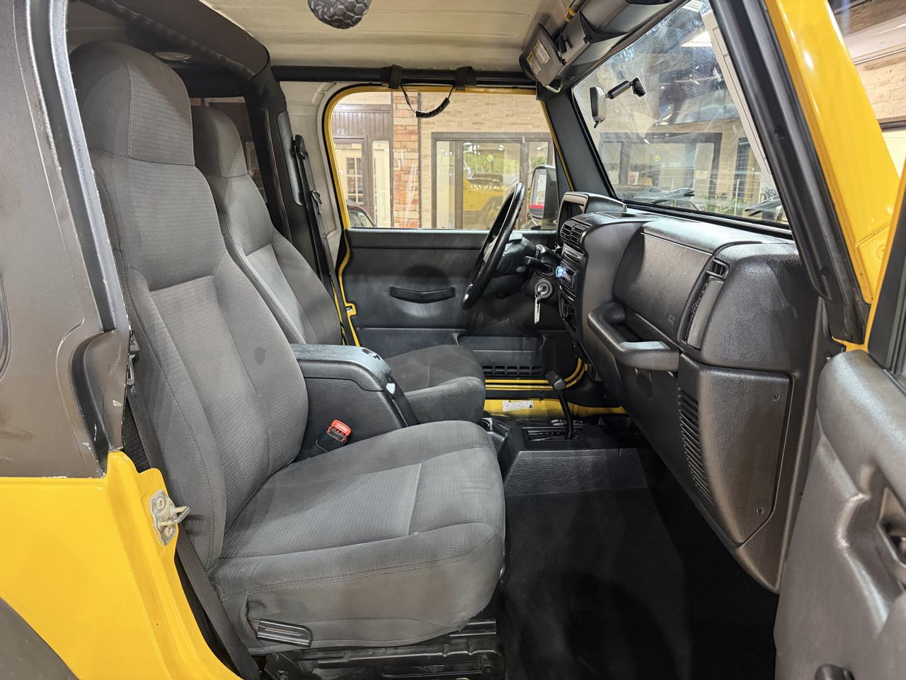 Jeep Wrangler photo 9