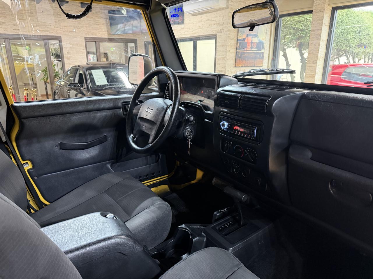 Jeep Wrangler photo 11