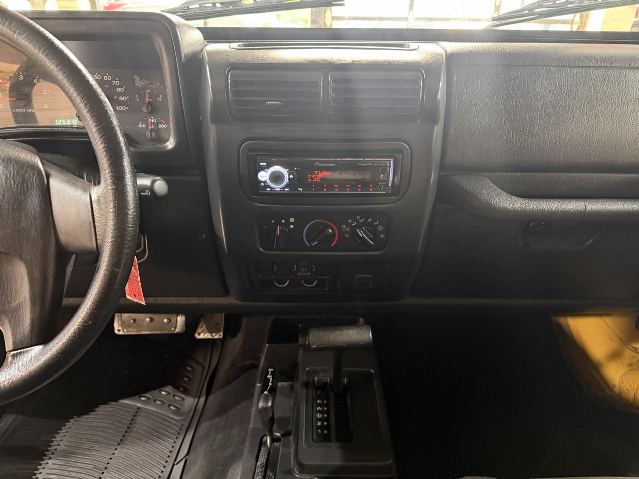 Jeep Wrangler photo 29