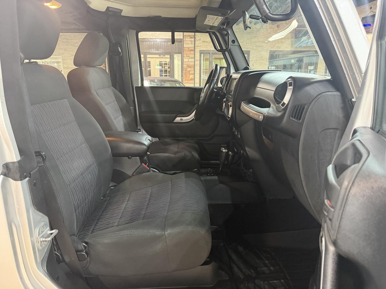 Jeep Wrangler photo 8