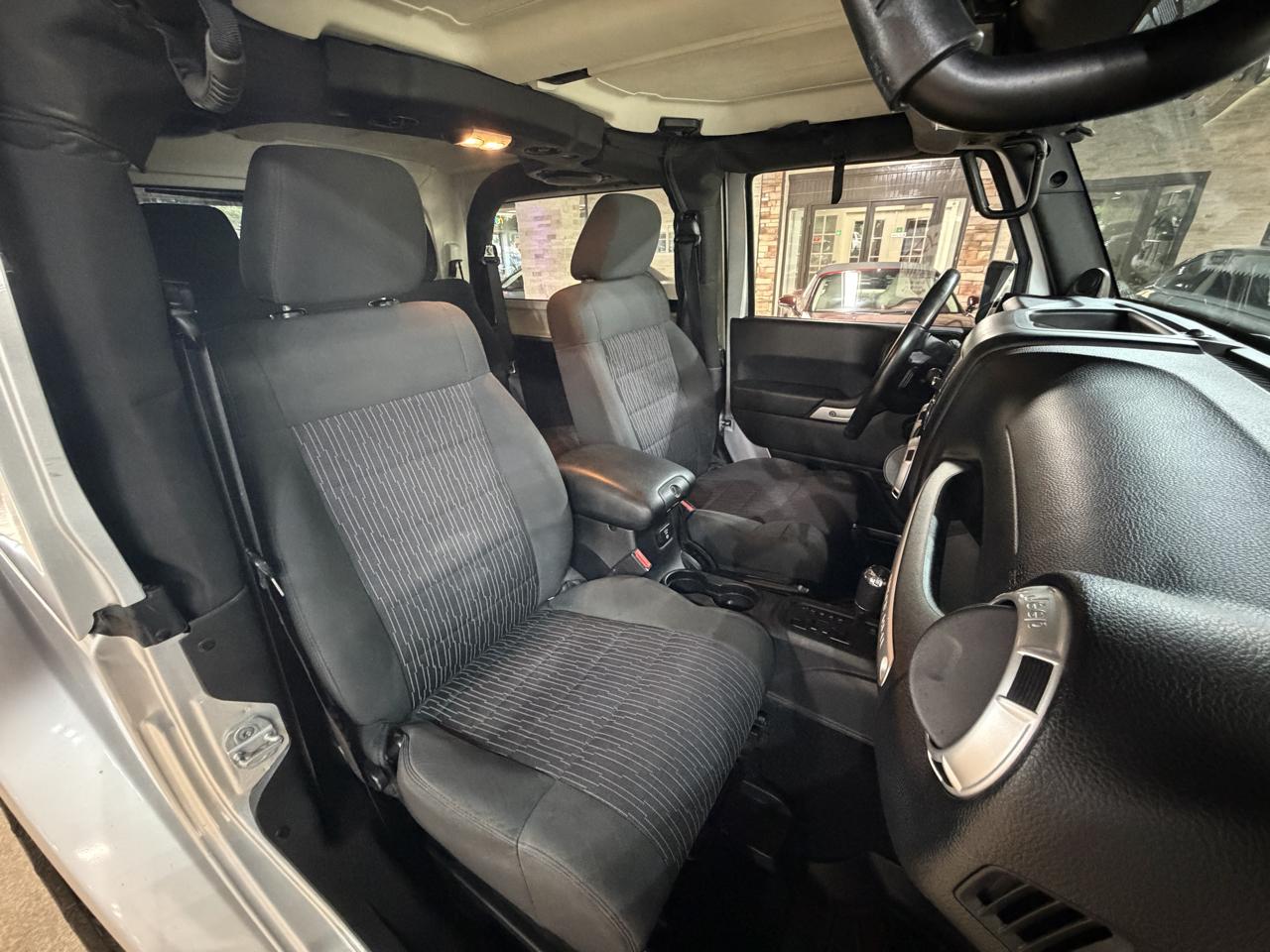 Jeep Wrangler photo 9