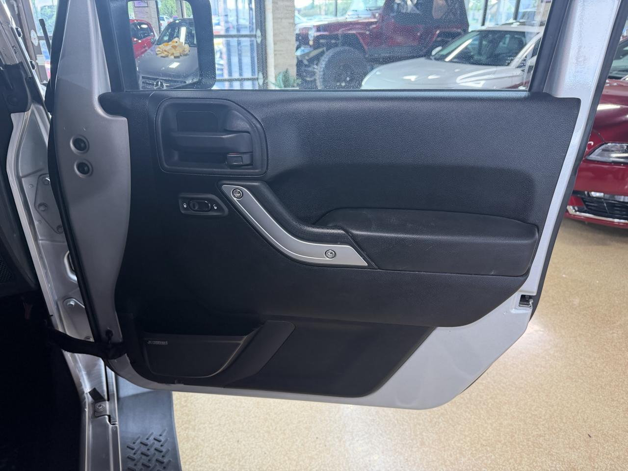 Jeep Wrangler photo 14