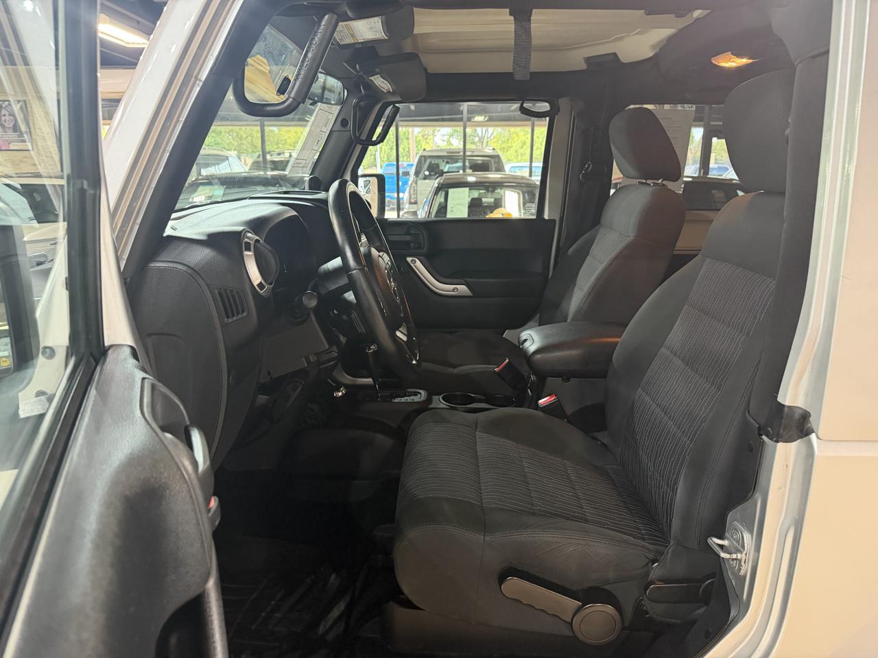 Jeep Wrangler photo 28