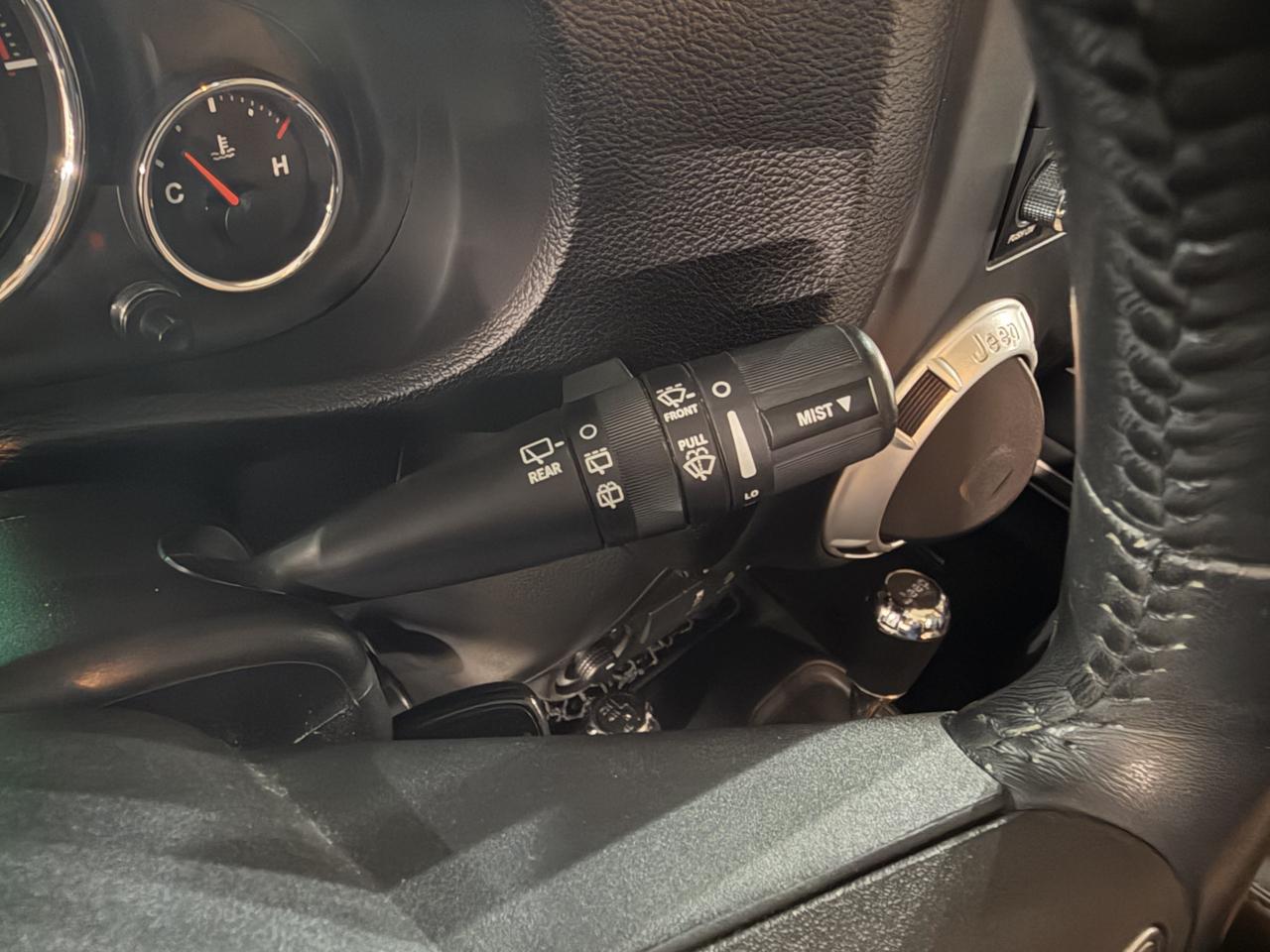 Jeep Wrangler photo 32