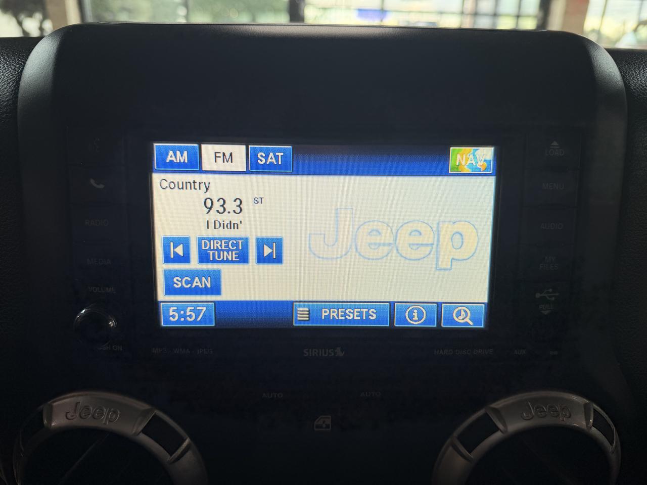 Jeep Wrangler photo 35