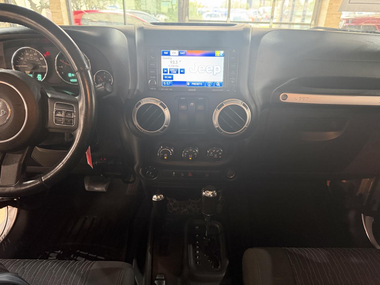 Jeep Wrangler photo 36
