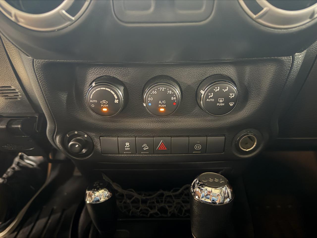 Jeep Wrangler photo 39