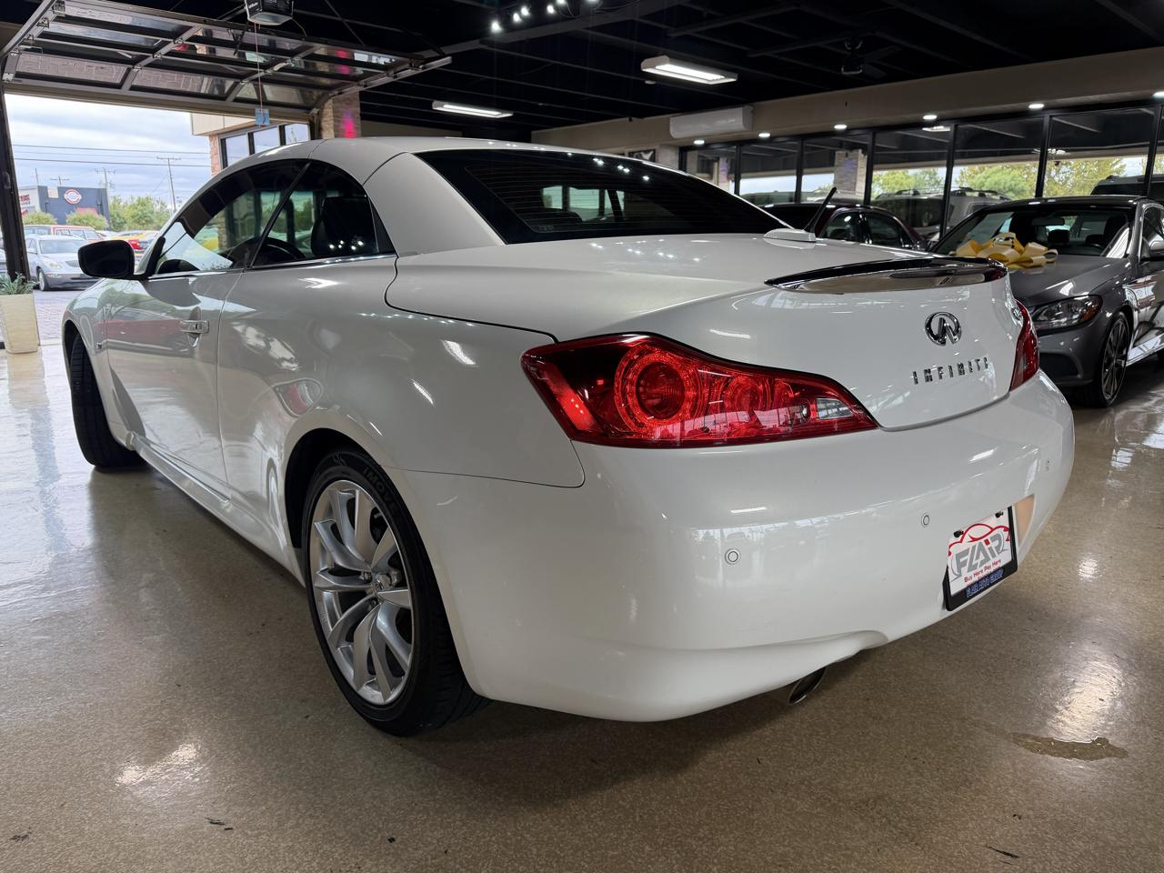 Infiniti Q60 photo 5
