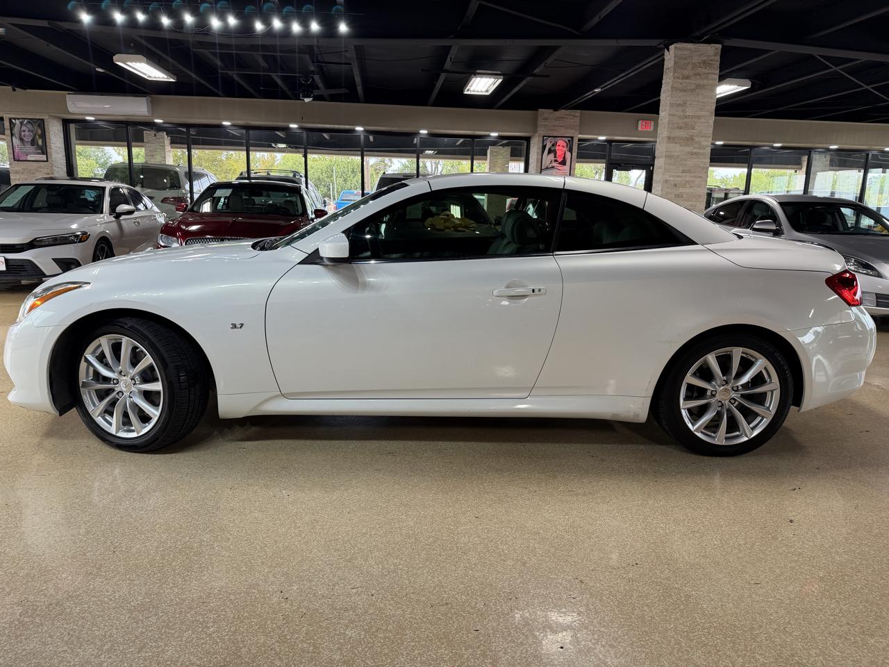 Infiniti Q60 photo 6