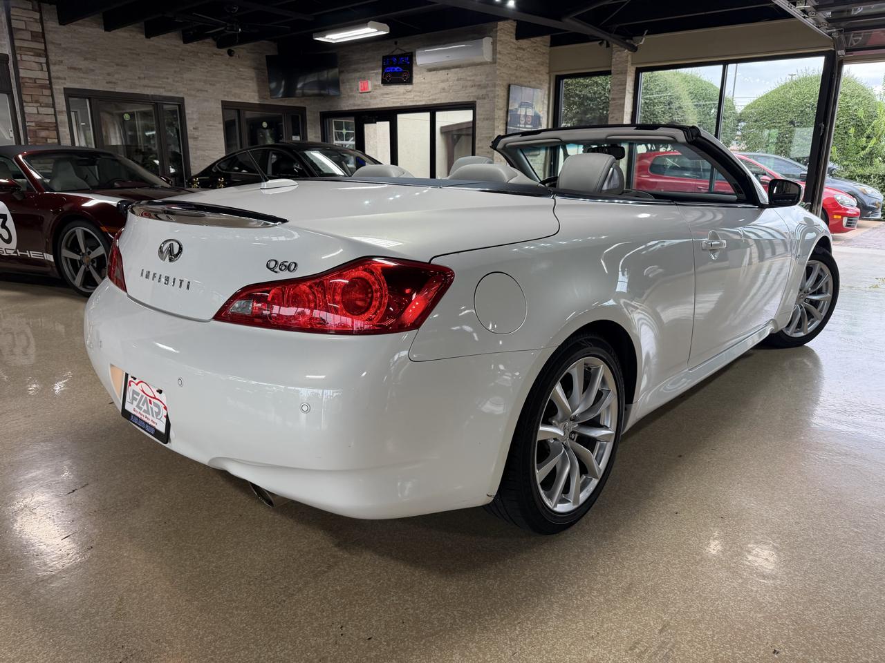 Infiniti Q60 photo 10