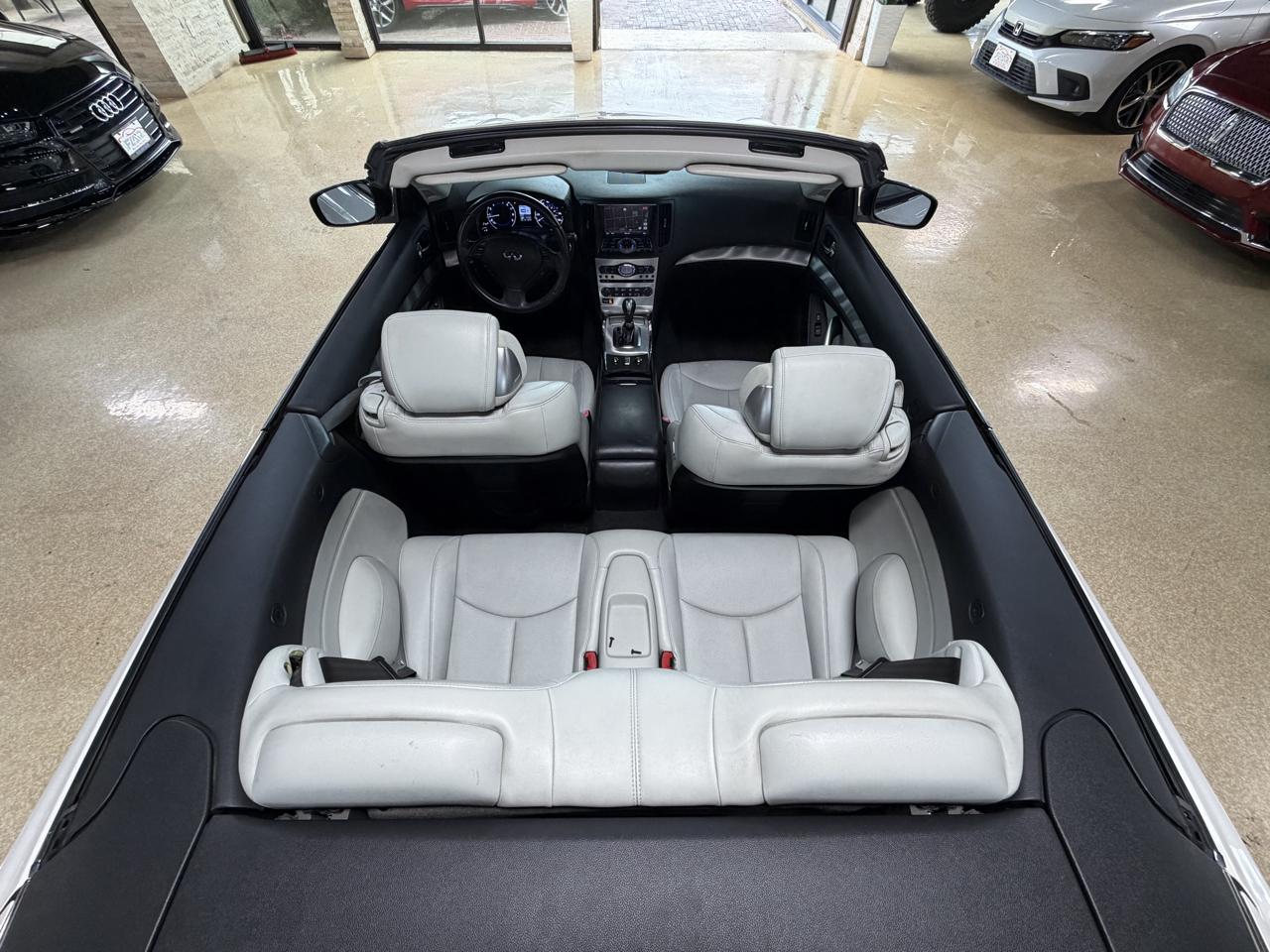 Infiniti Q60 photo 15