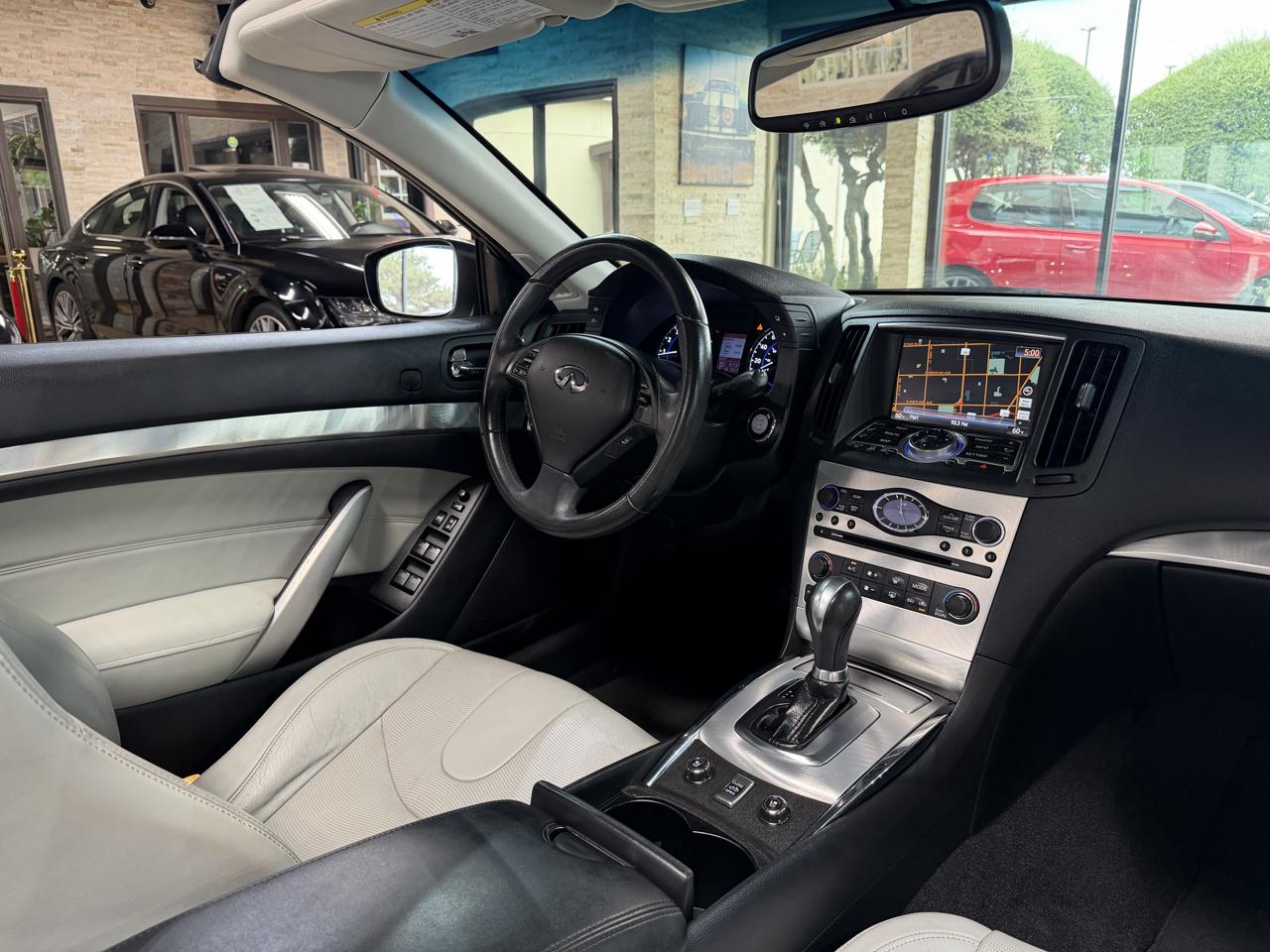 Infiniti Q60 photo 20