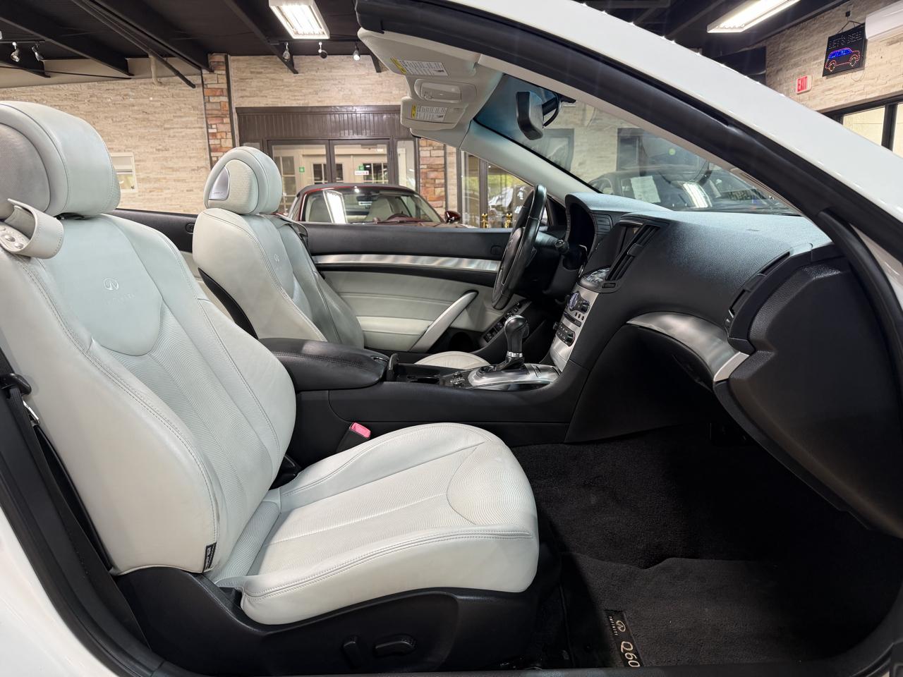Infiniti Q60 photo 21