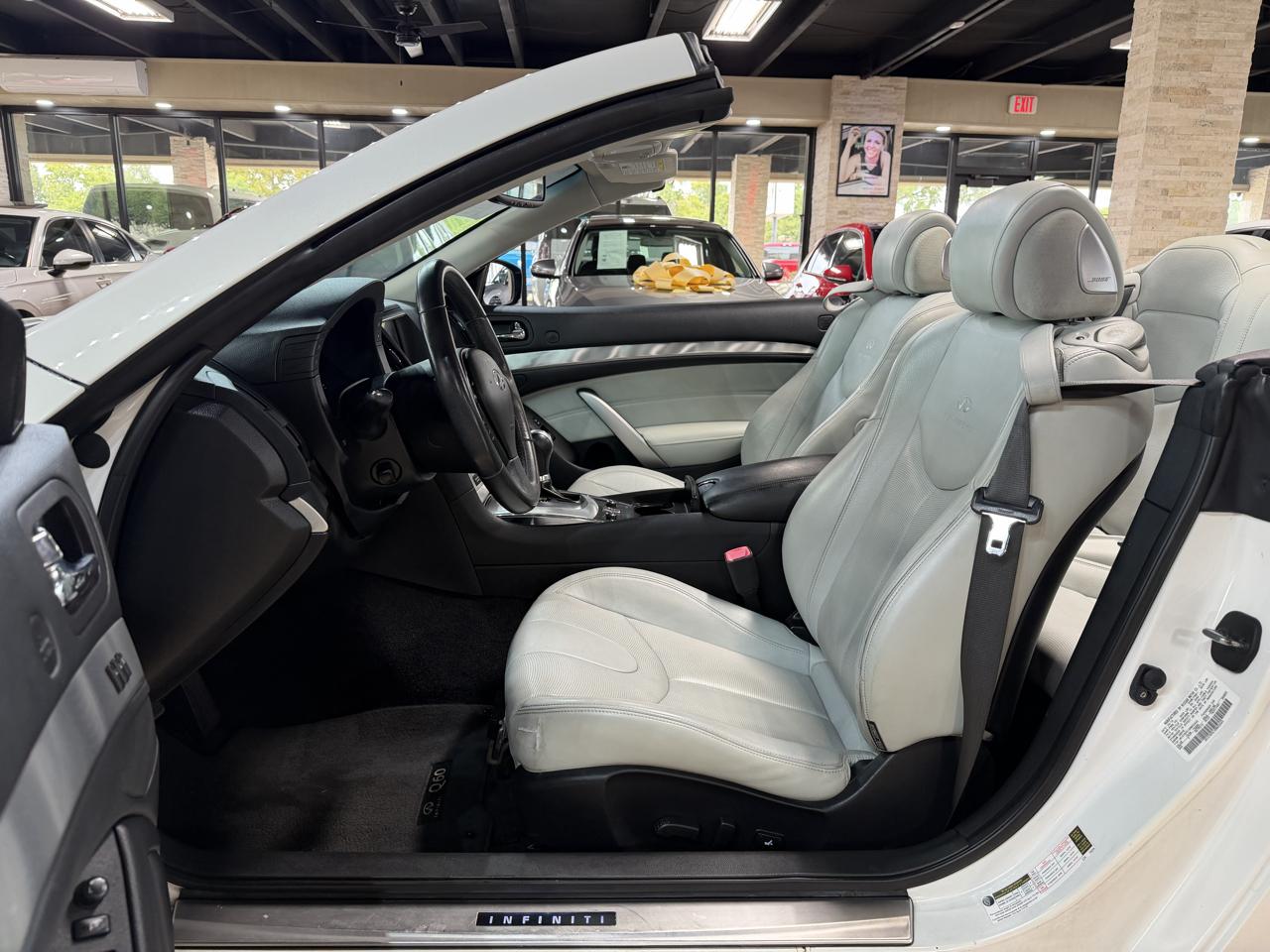 Infiniti Q60 photo 22