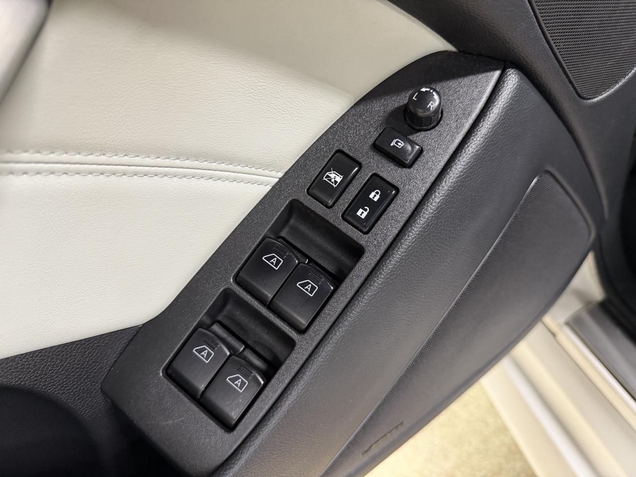 Infiniti Q60 photo 29