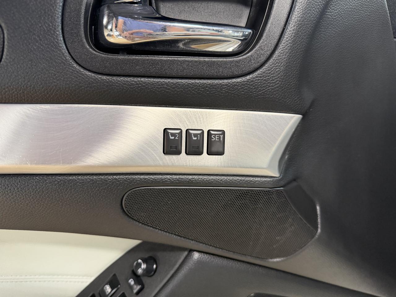 Infiniti Q60 photo 30