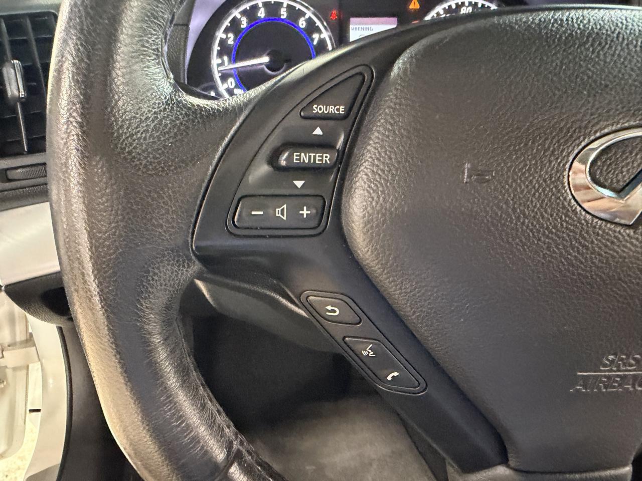 Infiniti Q60 photo 31