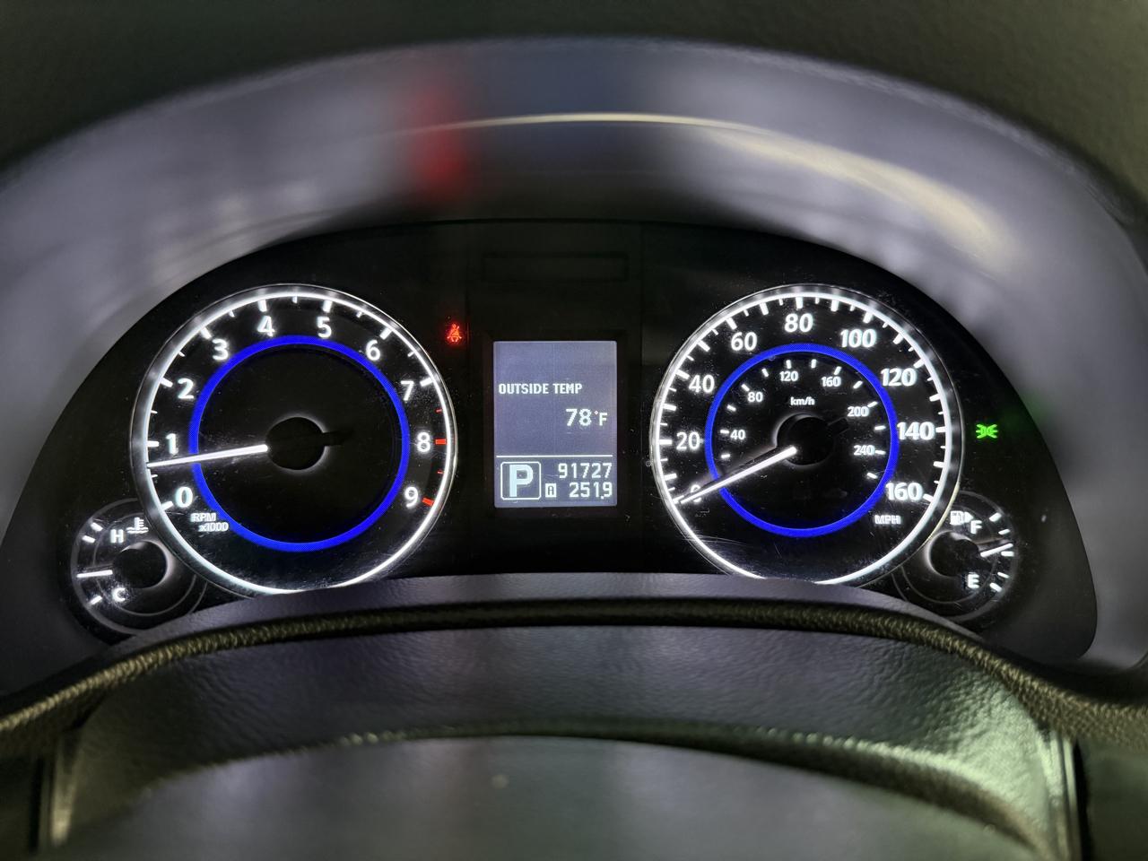 Infiniti Q60 photo 35