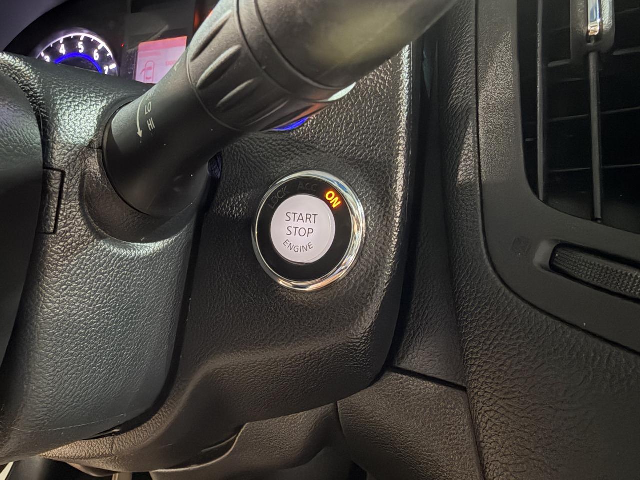 Infiniti Q60 photo 38