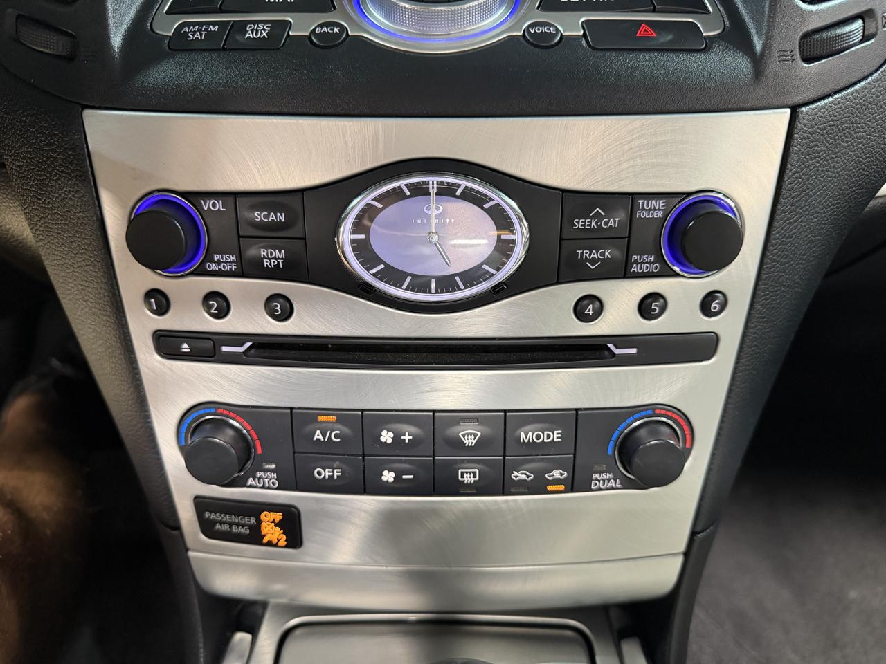 Infiniti Q60 photo 40