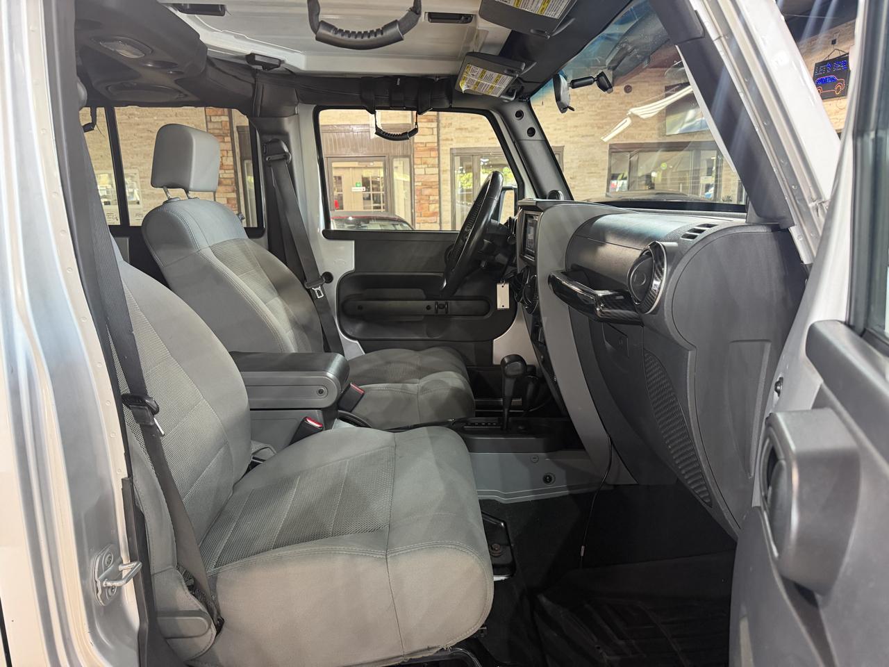 Jeep Wrangler photo 10