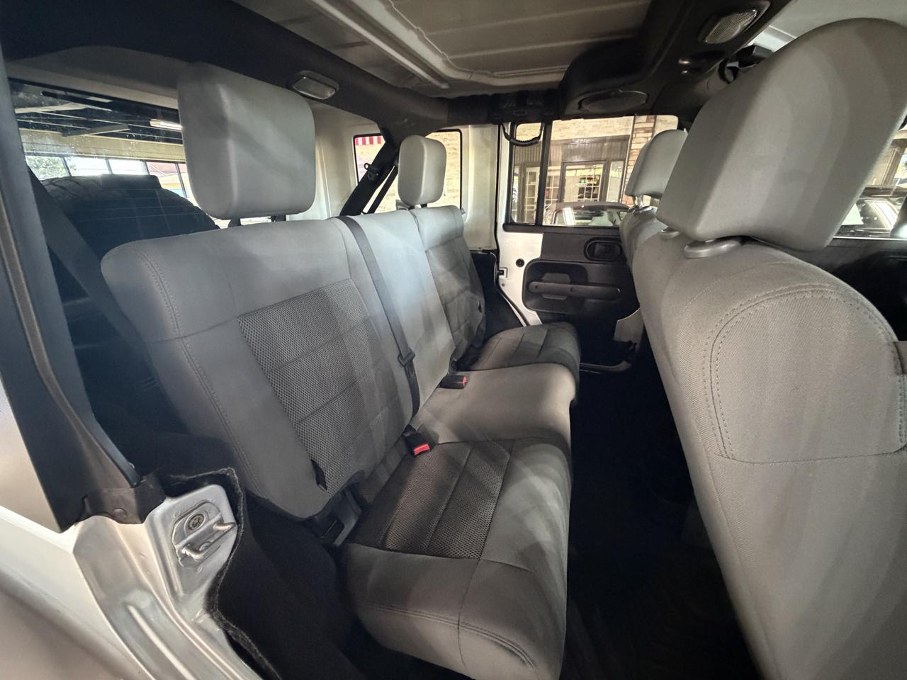 Jeep Wrangler photo 14