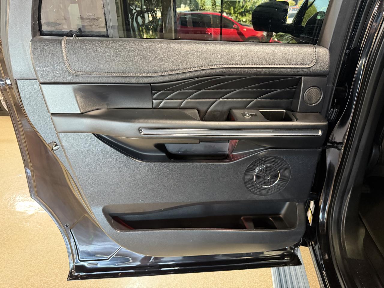 Ford Expedition MAX photo 36