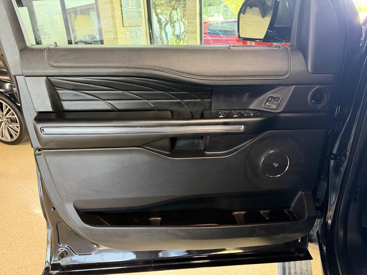 Ford Expedition MAX photo 38