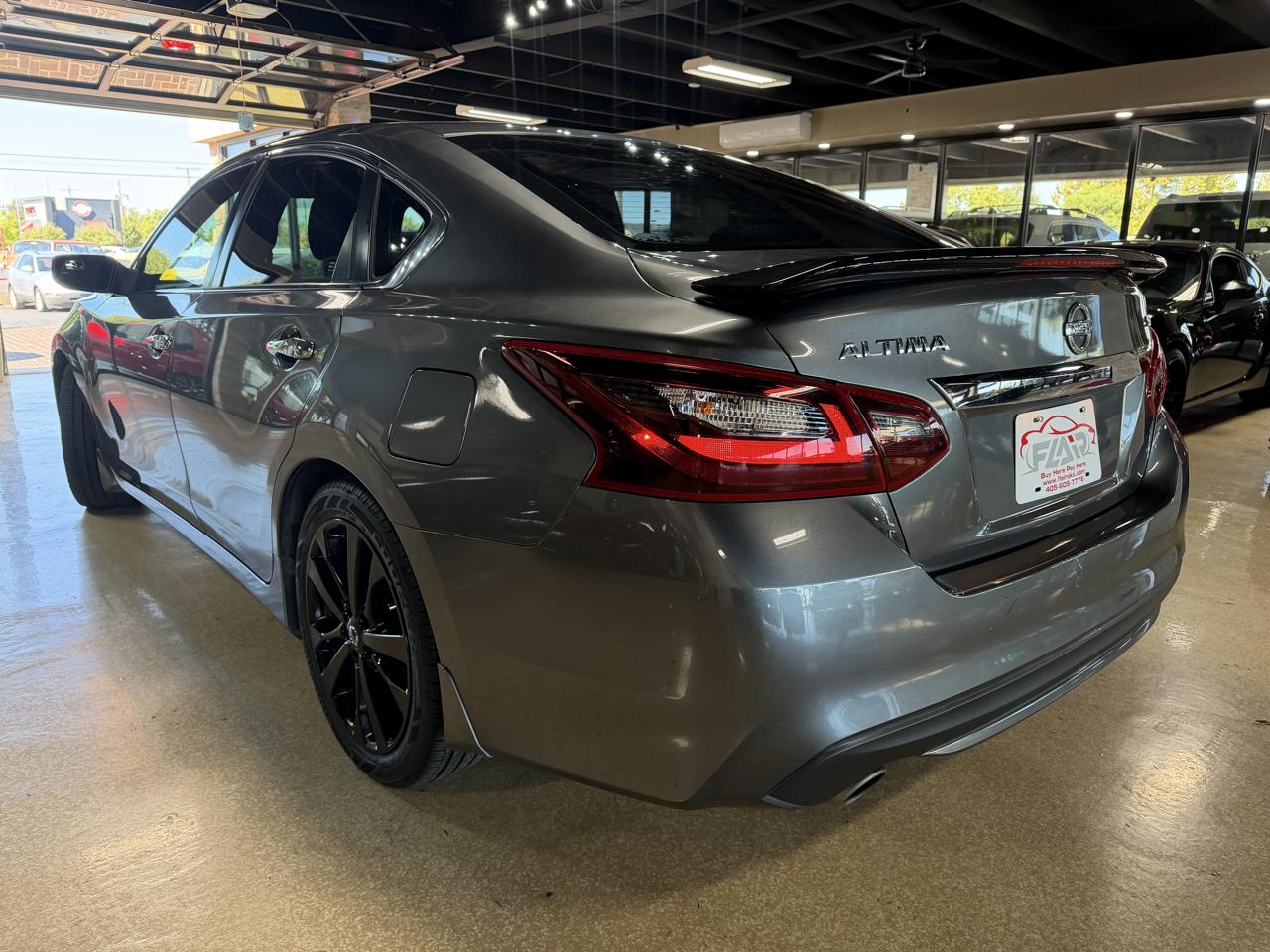 Nissan Altima photo 5