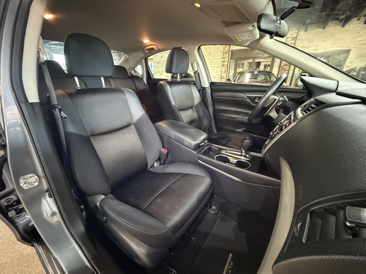 Nissan Altima photo 9