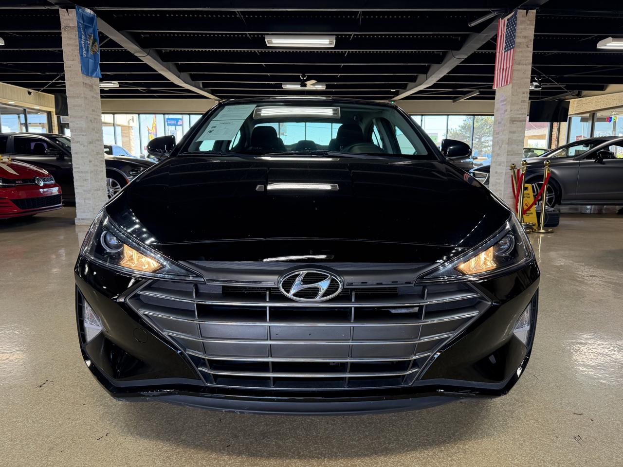 Hyundai Elantra photo 2